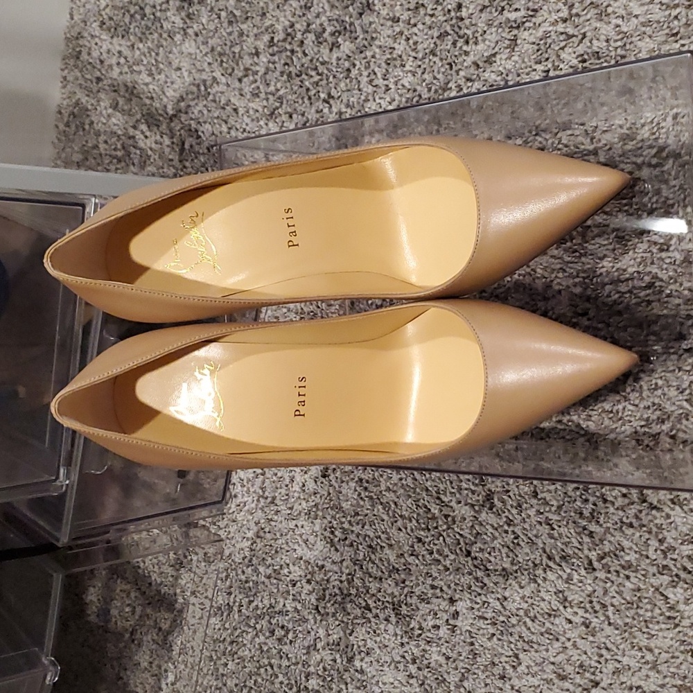 Christian Louboutin 38 tan/nude